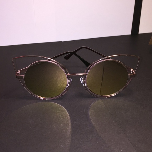 Fashion Sunglasses - Picture 3 of 8